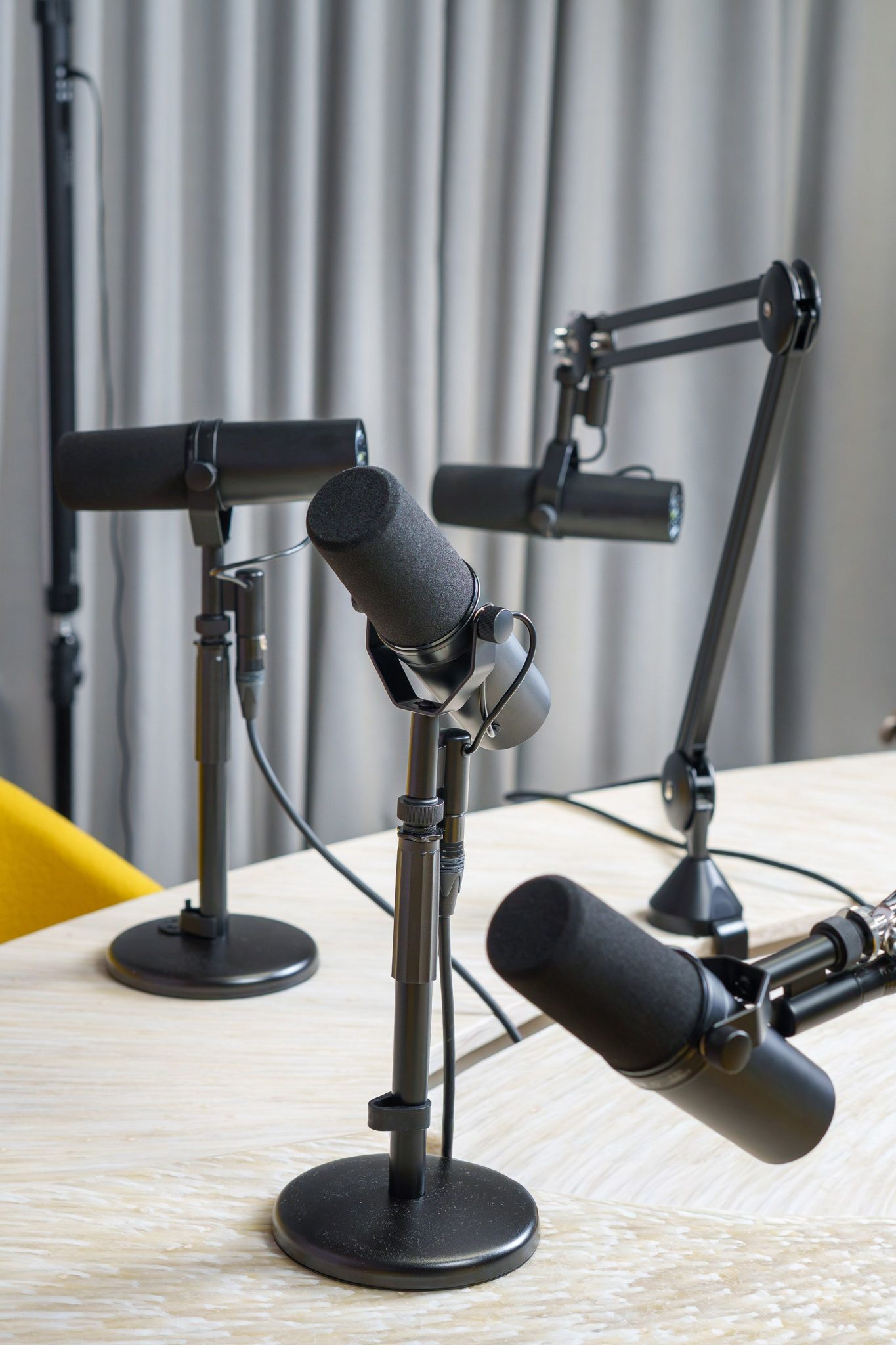 Microphones dans un studio de podcast professionnel