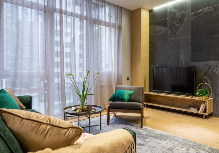 Salon moderne pour une visite vidéo immobilière