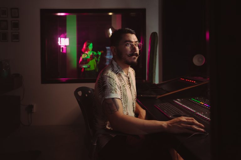 Studio musical illustrant la radio classique libre de droit